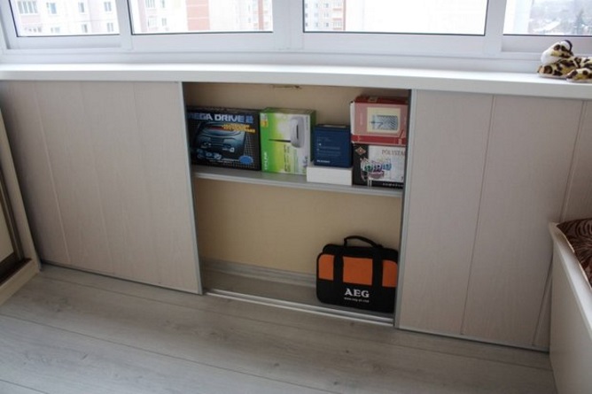 Шкафчик на балконе