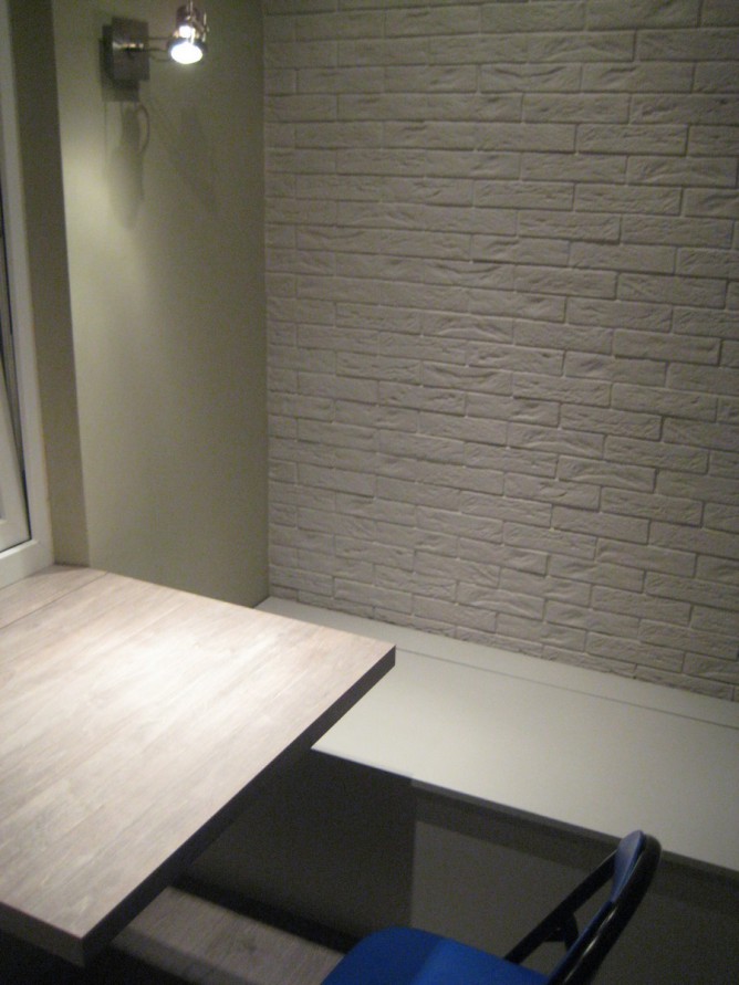 Декор балкона гипсовой плиткой