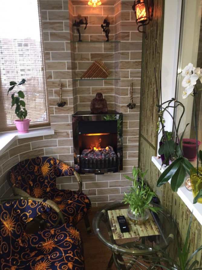 Камин на балконе