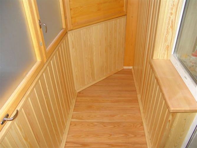 Отделка балкона вагонкой